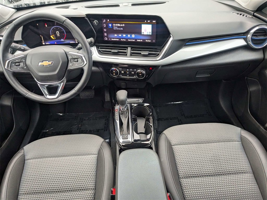 Used 2025 Chevrolet Trax LT w/ LT Convenience Package image 16