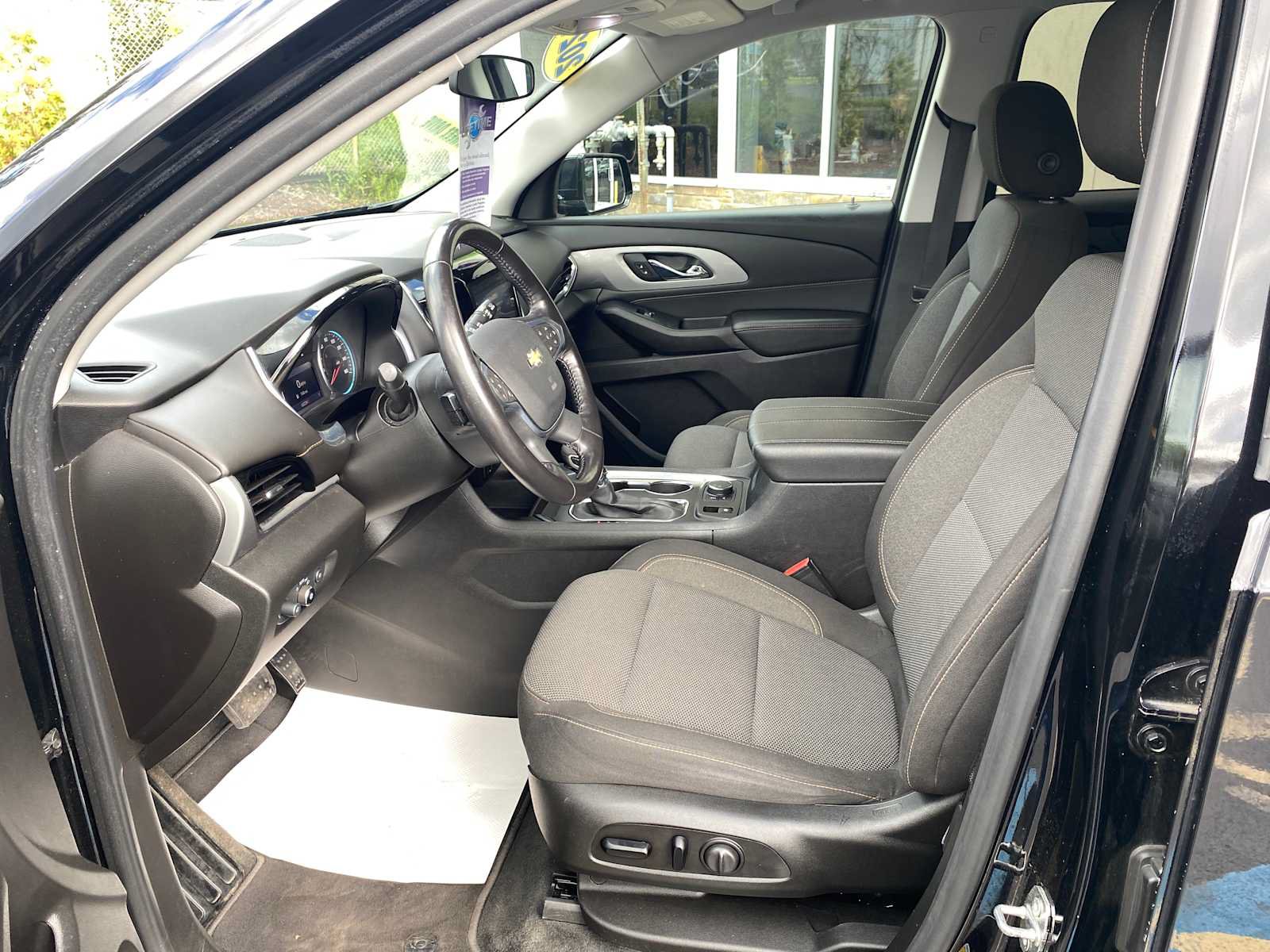 Used 2021 Chevrolet Traverse LT AWD/4WD image 9