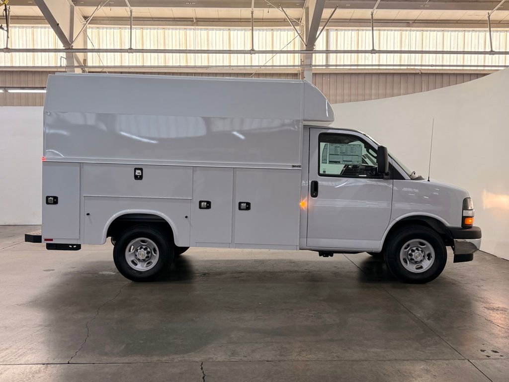 New 2025 Chevrolet Express 3500 w/ Power Convenience Package image 9