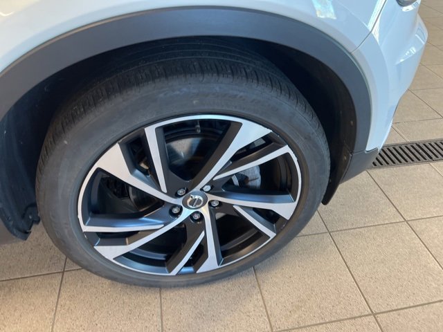 Used 2021 Volvo XC40 T5 R-Design w/ Protection Package Premier image 9