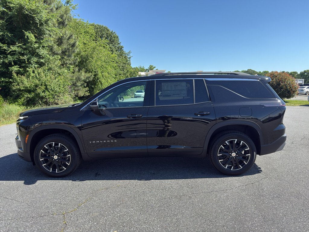 New 2026 Chevrolet Traverse LT w/ Sun and Wheel Package FWD image 3