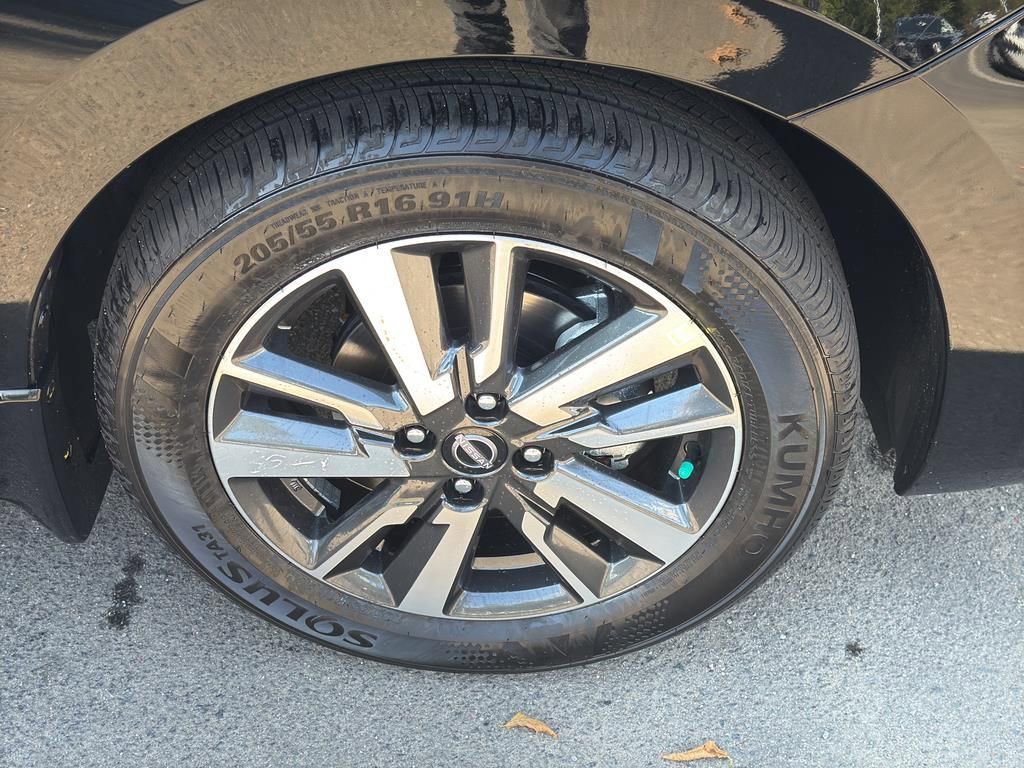 New 2025 Nissan Versa SV image 9