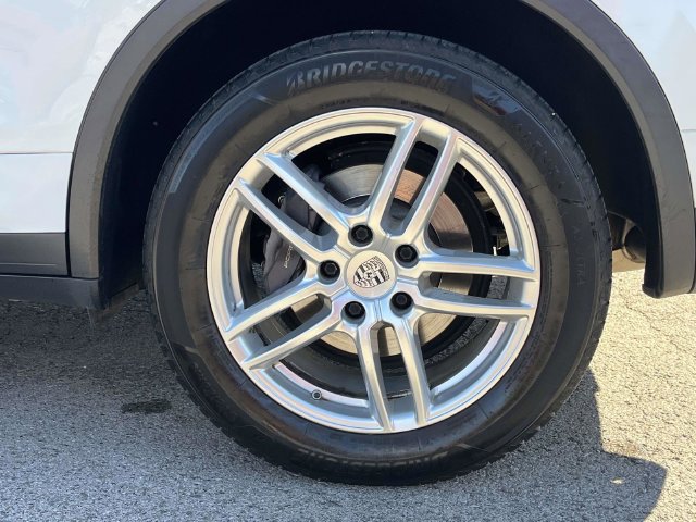 Used 2016 Porsche Cayenne AWD/4WD image 11