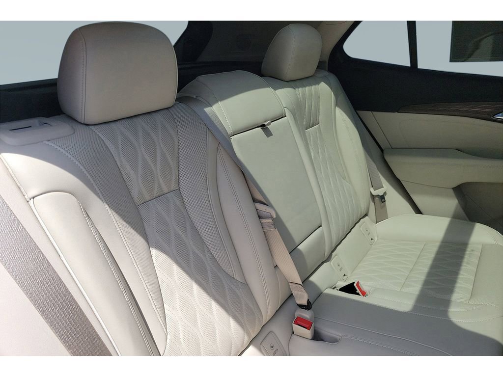 Used 2022 Buick Envision Avenir w/ Technology Package II FWD image 16