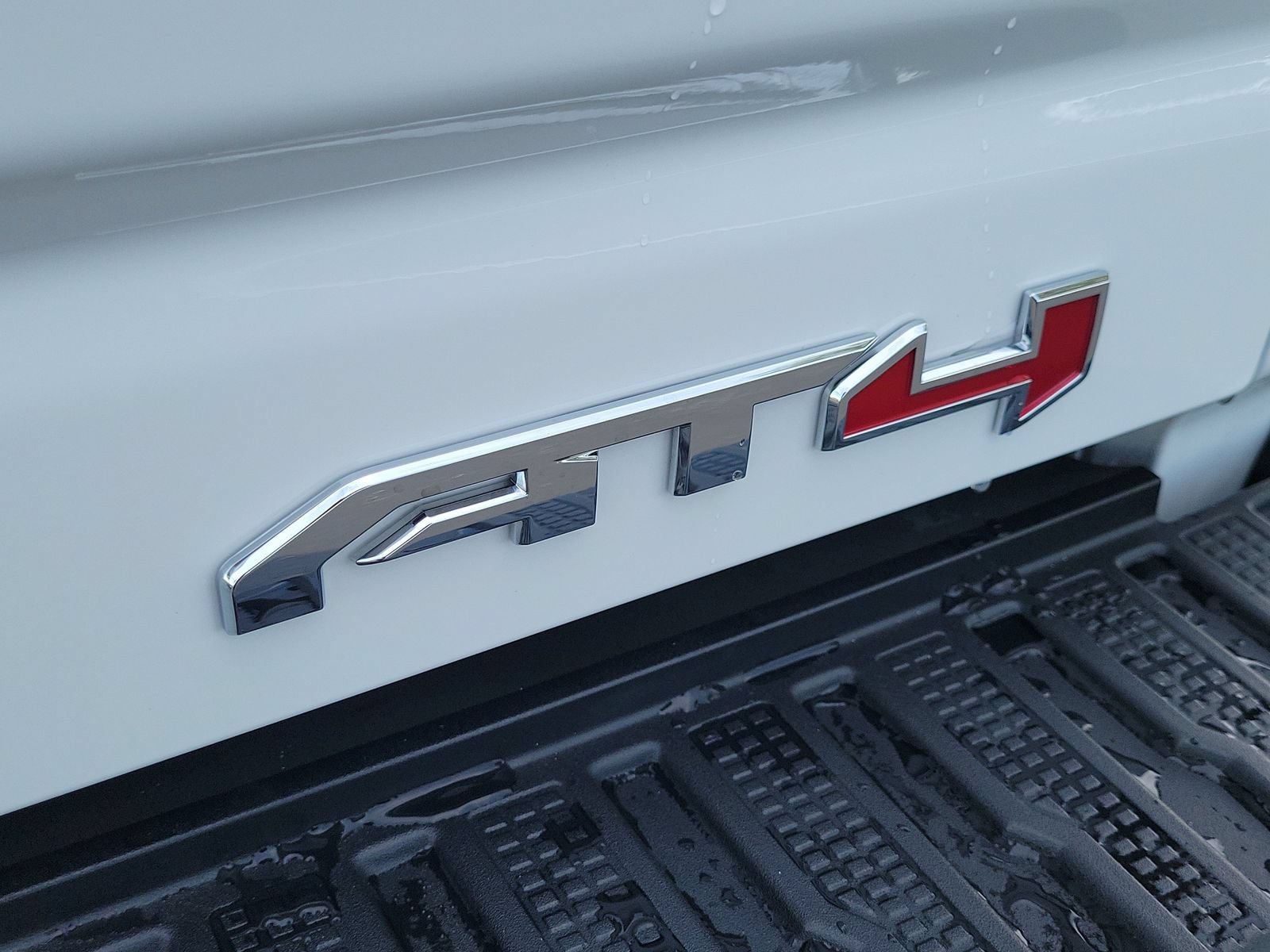 Used 2024 GMC Sierra 2500 AT4 w/ AT4 Premium Plus Package AWD/4WD image 6