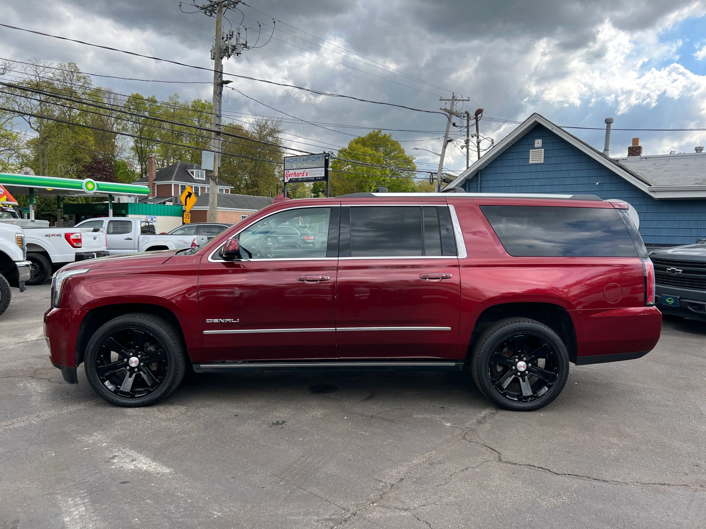 Used 2016 GMC Yukon XL Denali w/ Open Road Package AWD/4WD image 2