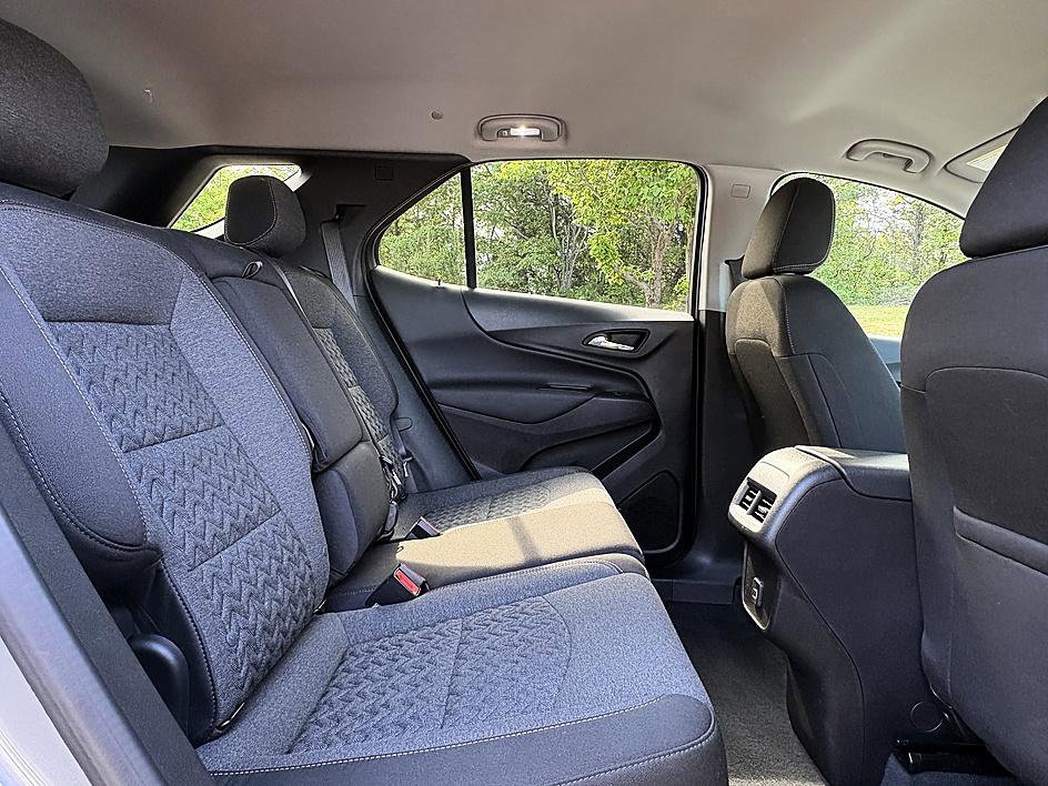 Used 2024 Chevrolet Equinox LT FWD image 10