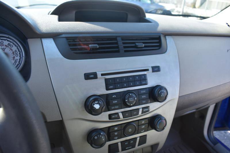 Used 2010 Ford Focus SE image 27