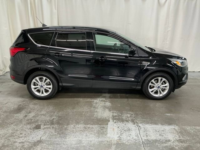 Used 2019 Ford Escape SE FWD image 2