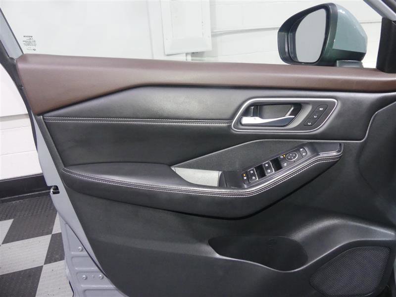 Used 2021 Nissan Rogue SL w/ Premium Package image 17