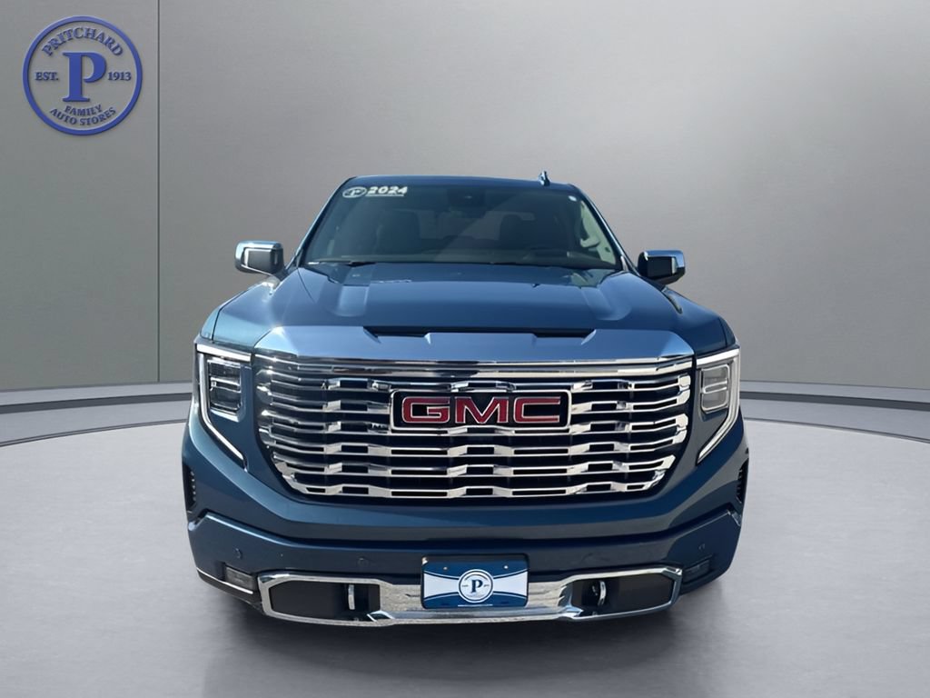 Used 2024 GMC Sierra 1500 Denali w/ Technology Package AWD/4WD image 2