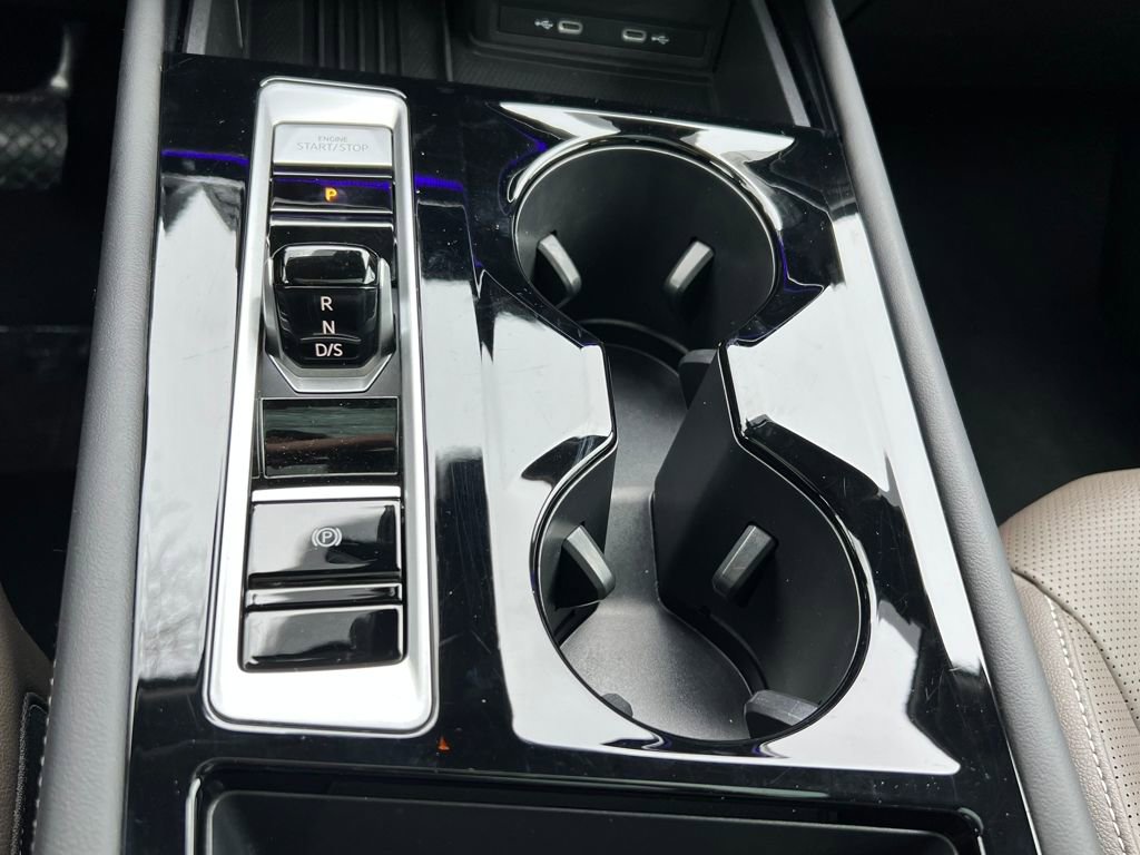 Used 2025 Volkswagen Atlas SEL image 32