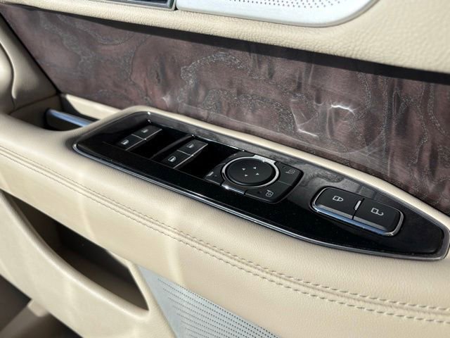 Used 2019 Lincoln Navigator Reserve image 15