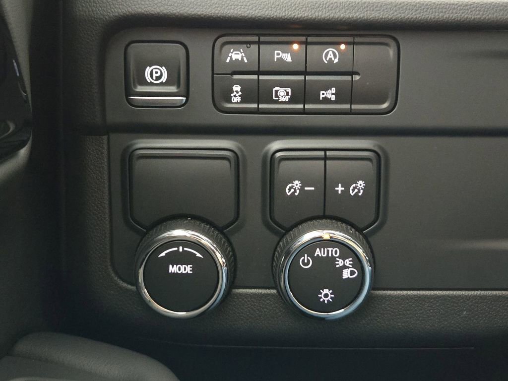 Used 2025 Chevrolet Suburban LS image 24