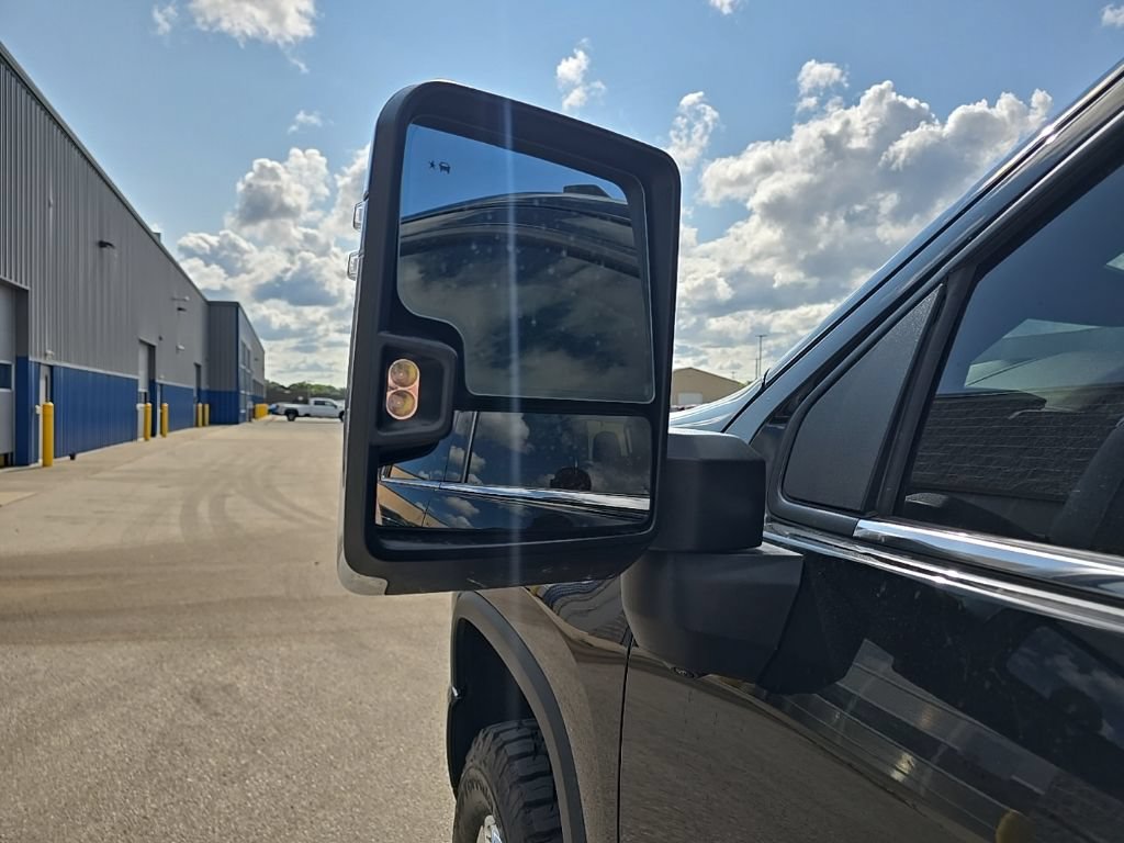 Used 2024 Chevrolet Silverado 3500 High Country w/ High Country Premium Package AWD/4WD image 7