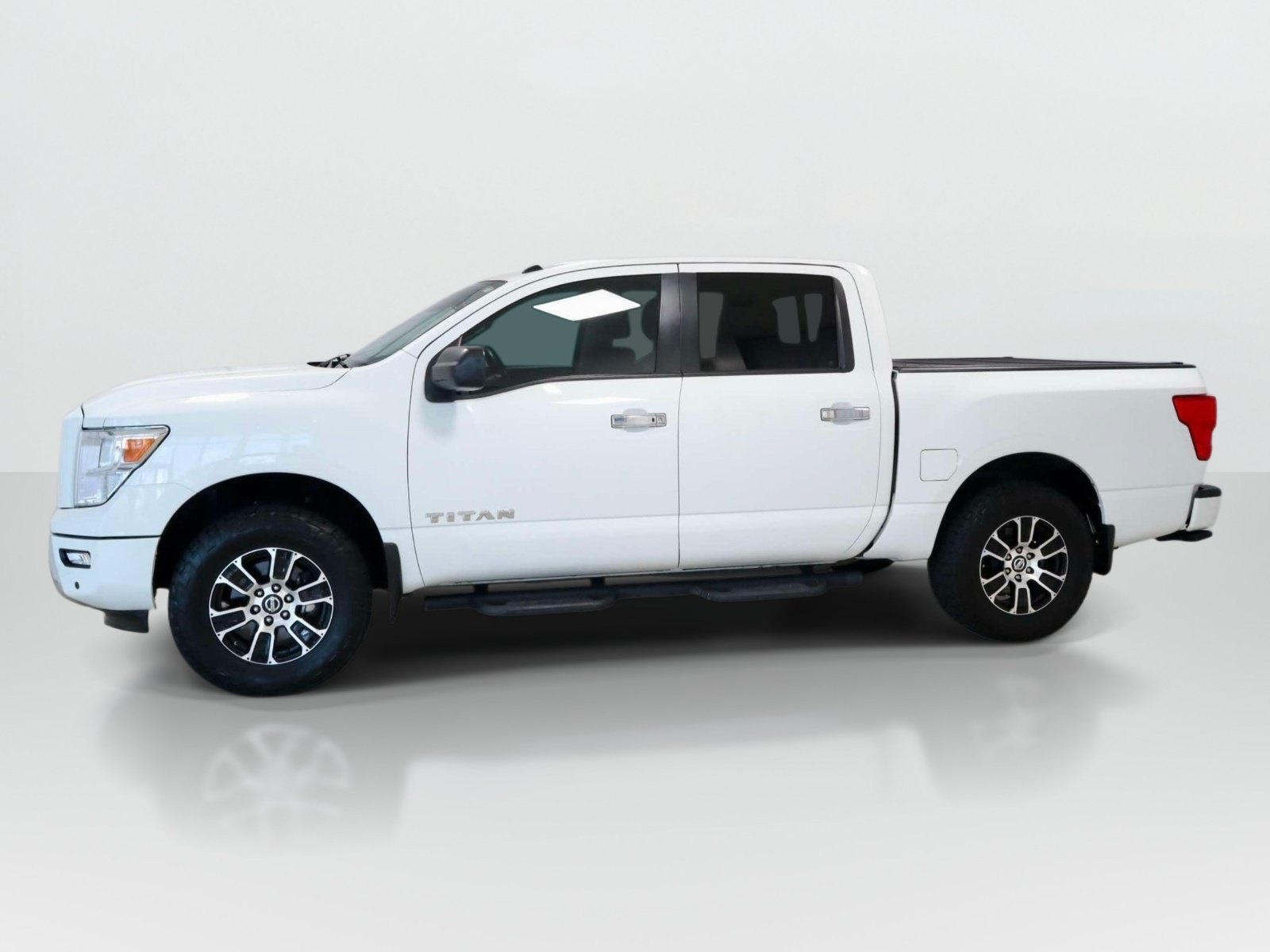Used 2021 Nissan Titan SV w/ SV Convenience Package AWD/4WD image 2