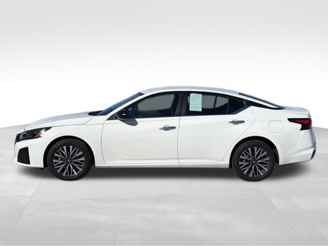 Used 2025 Nissan Altima 2.5 SV AWD/4WD image 2
