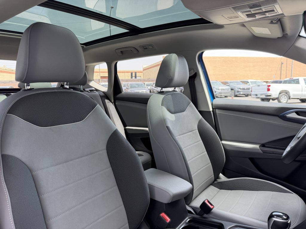 Used 2024 Volkswagen Taos SE w/ Panoramic Sunroof Package FWD image 39