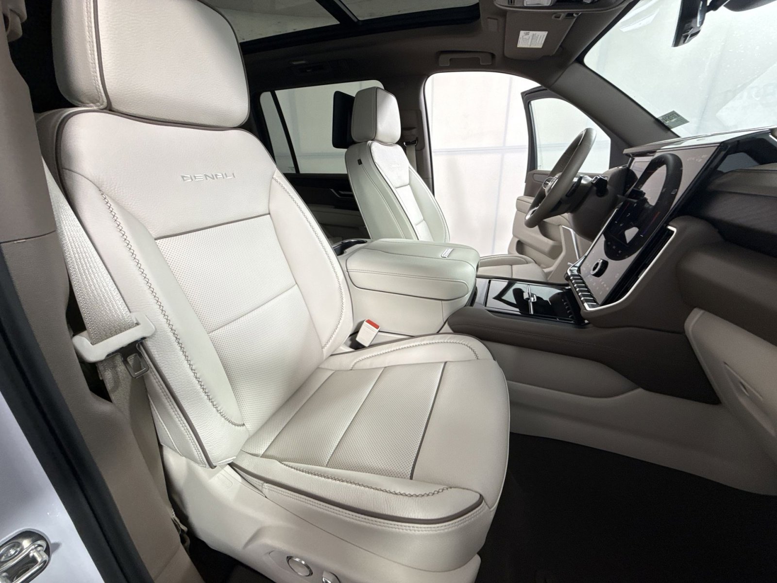 New 2026 GMC Yukon XL Denali w/ Denali Reserve Package image 28