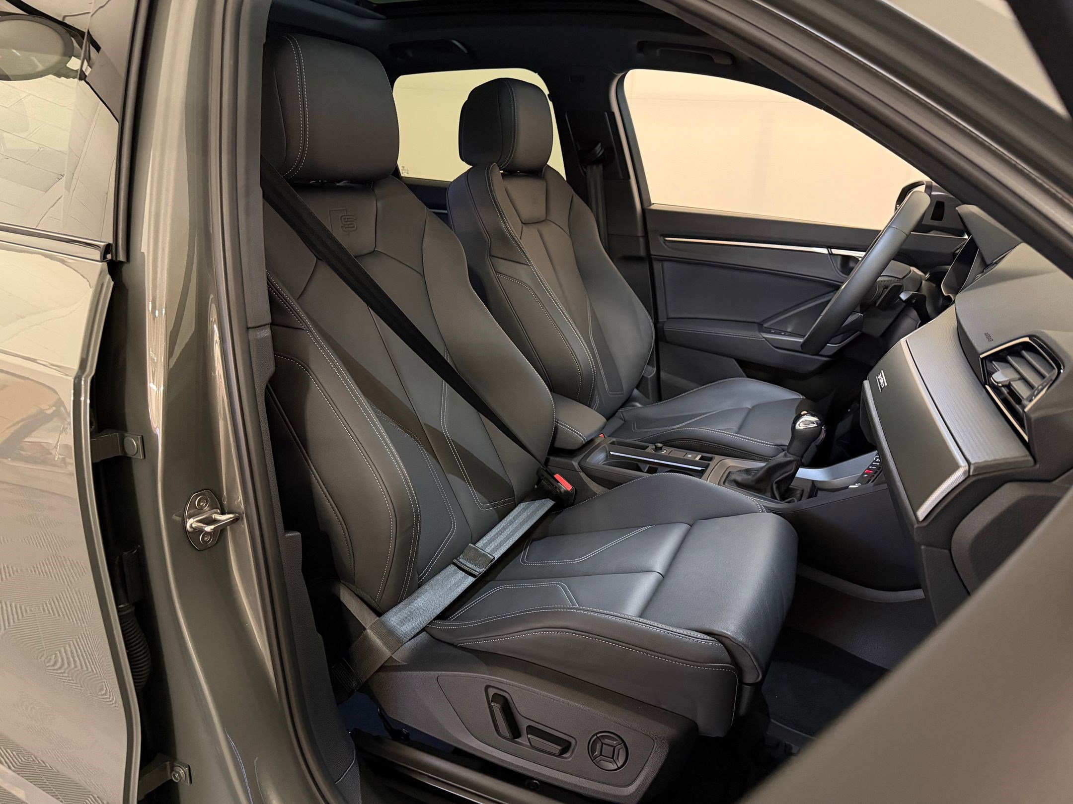 Certified 2025 Audi Q3 2.0T Premium w/ Convenience Package image 32