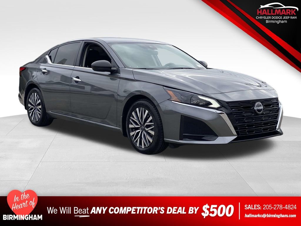Used 2024 Nissan Altima 2.5 SV image 1