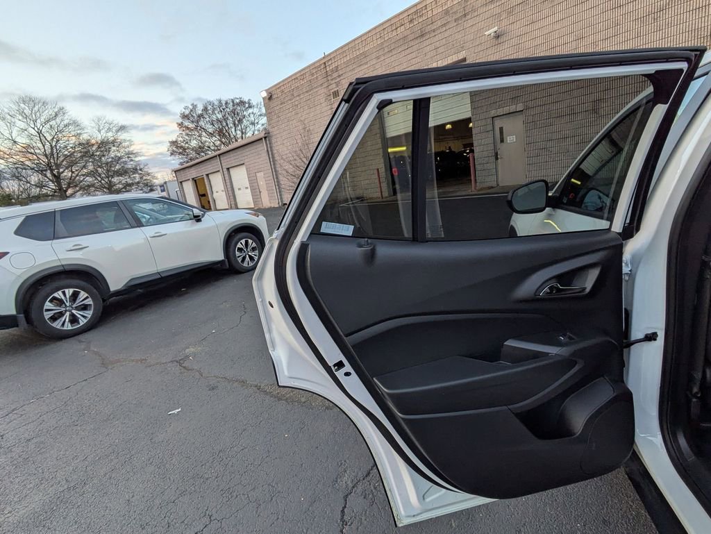 Used 2025 Chevrolet Trax LS image 23