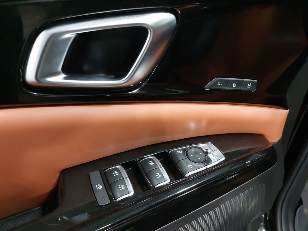 Used 2024 Kia Carnival SX Prestige image 30