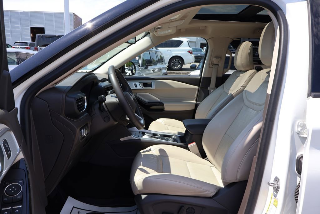 Used 2022 Ford Explorer Platinum w/ Equipment Group 601A AWD/4WD image 19