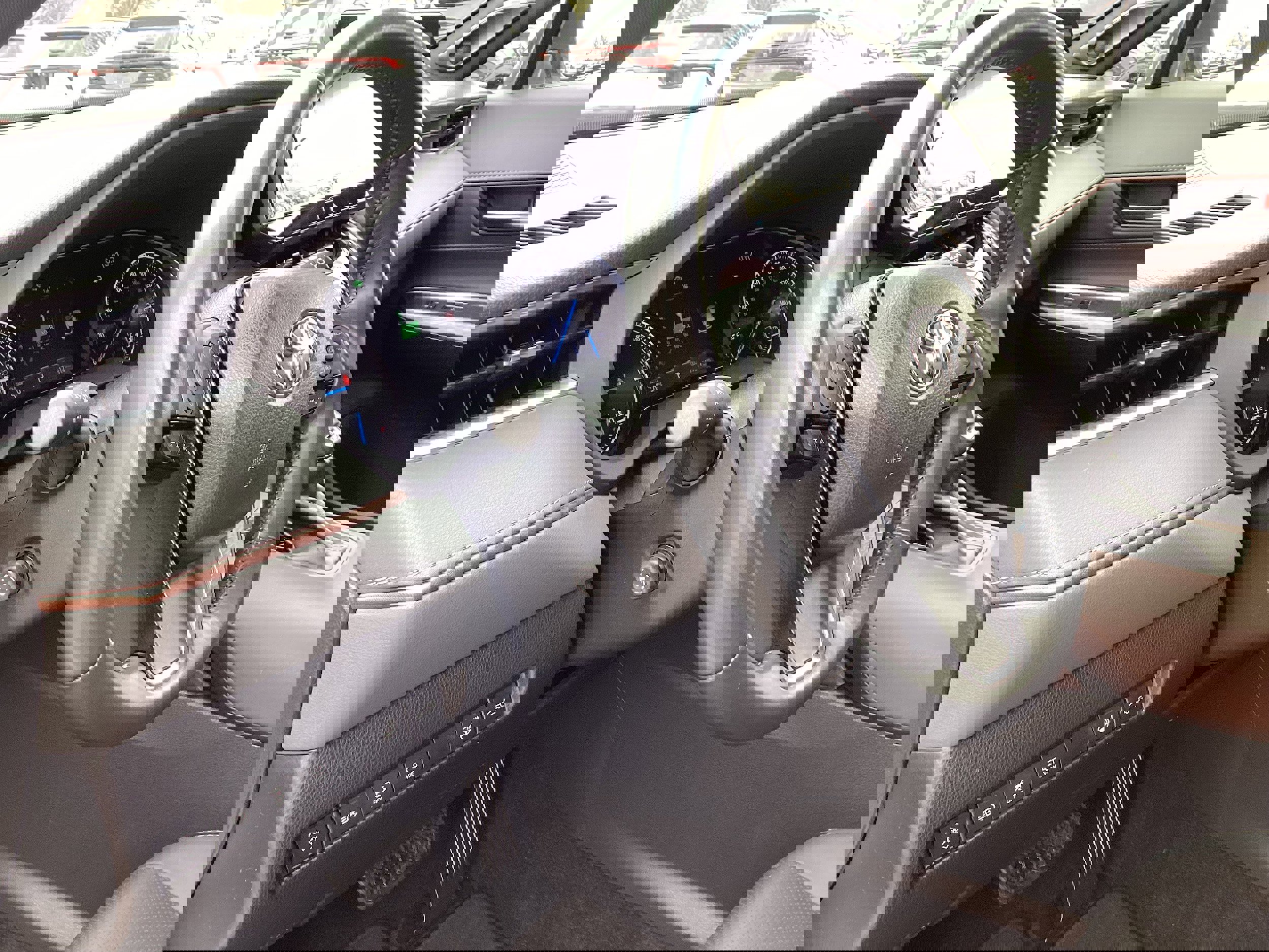 Used 2021 Toyota Venza Limited w/ Advanced Technology Package image 11