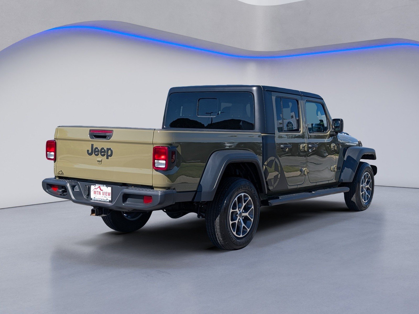 Used 2025 Jeep Gladiator Sport AWD/4WD image 7