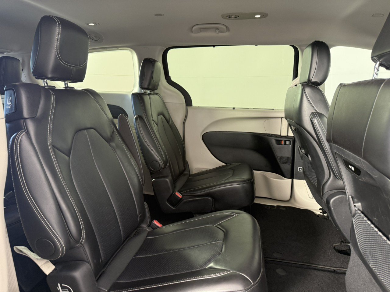 Used 2024 Chrysler Pacifica Touring-L FWD image 13