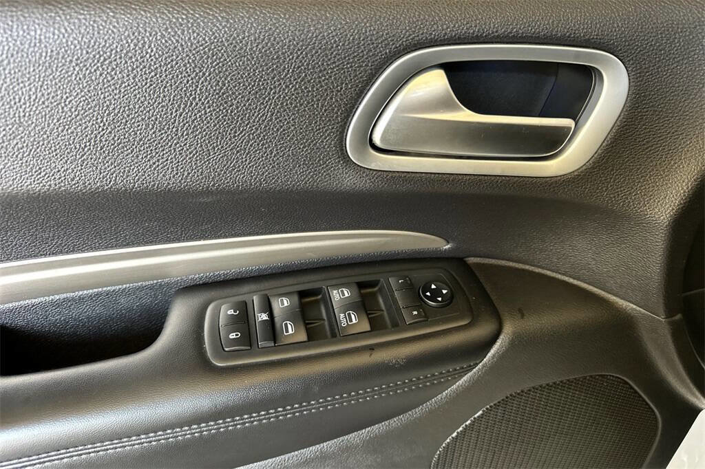 Used 2020 Dodge Durango SXT image 11