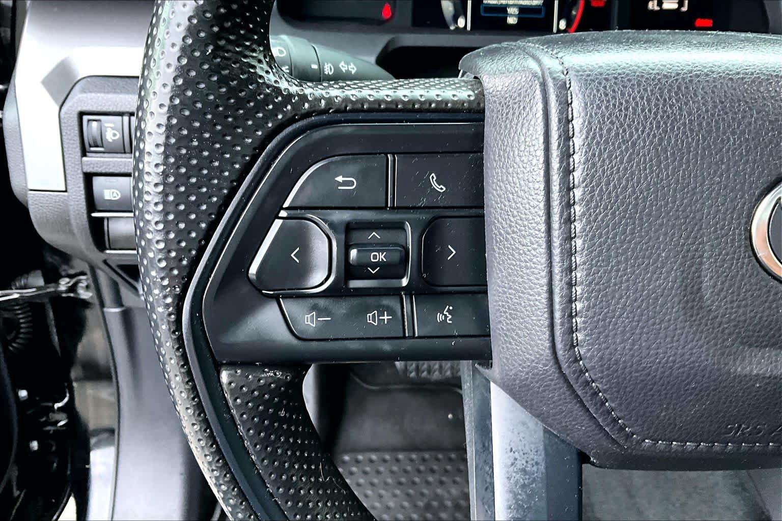 Certified 2025 Toyota Tacoma SR5 AWD/4WD image 22