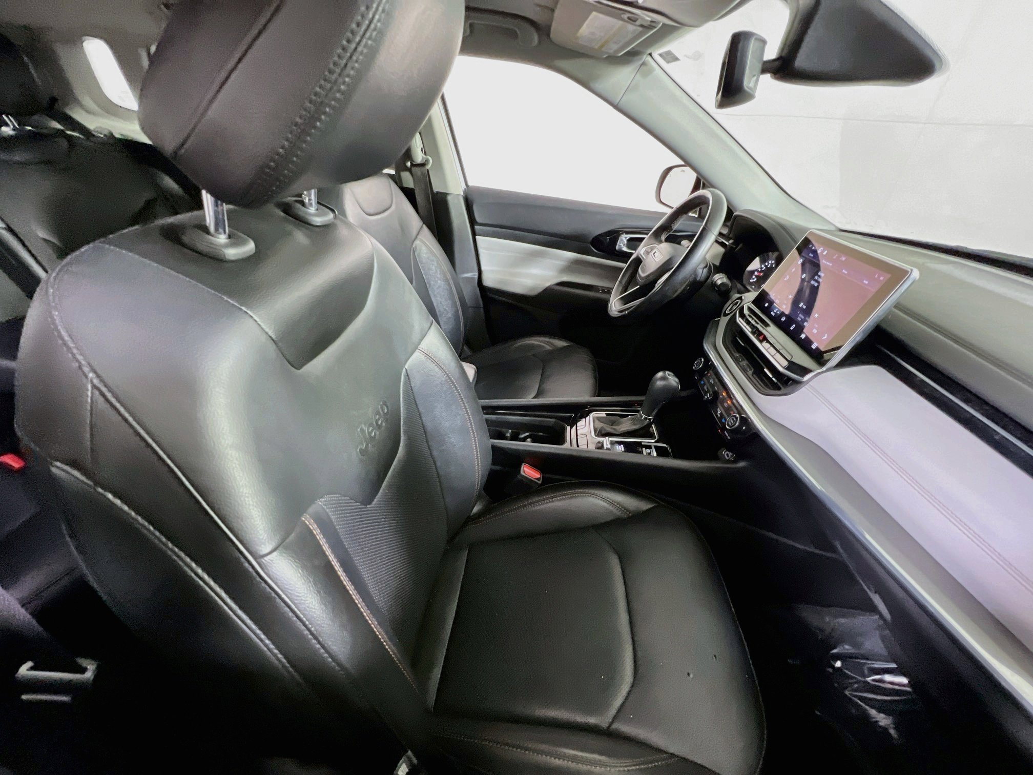 Used 2022 Jeep Compass Limited image 25