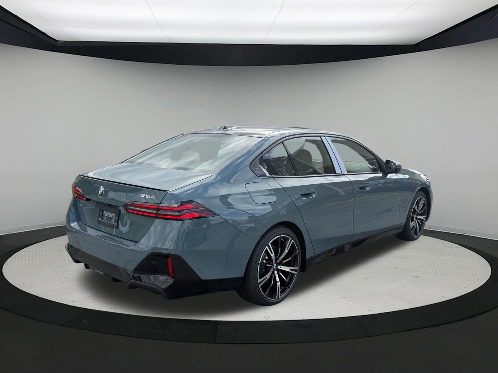 New 2027 BMW 530i xDrive w/ M Sport Package AWD/4WD image 4
