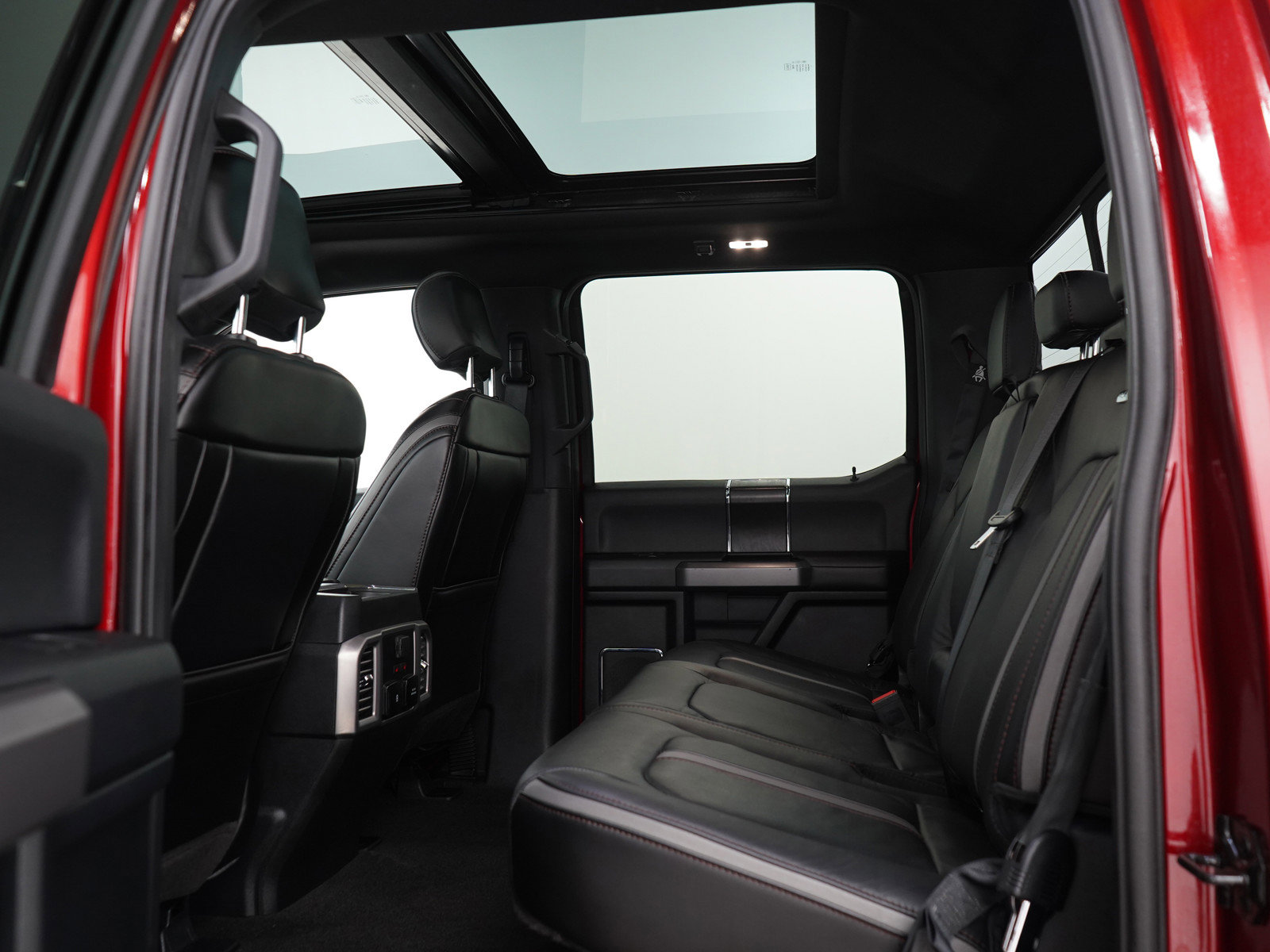 Used 2018 Ford F150 Platinum w/ Equipment Group 701A Luxury AWD/4WD image 19