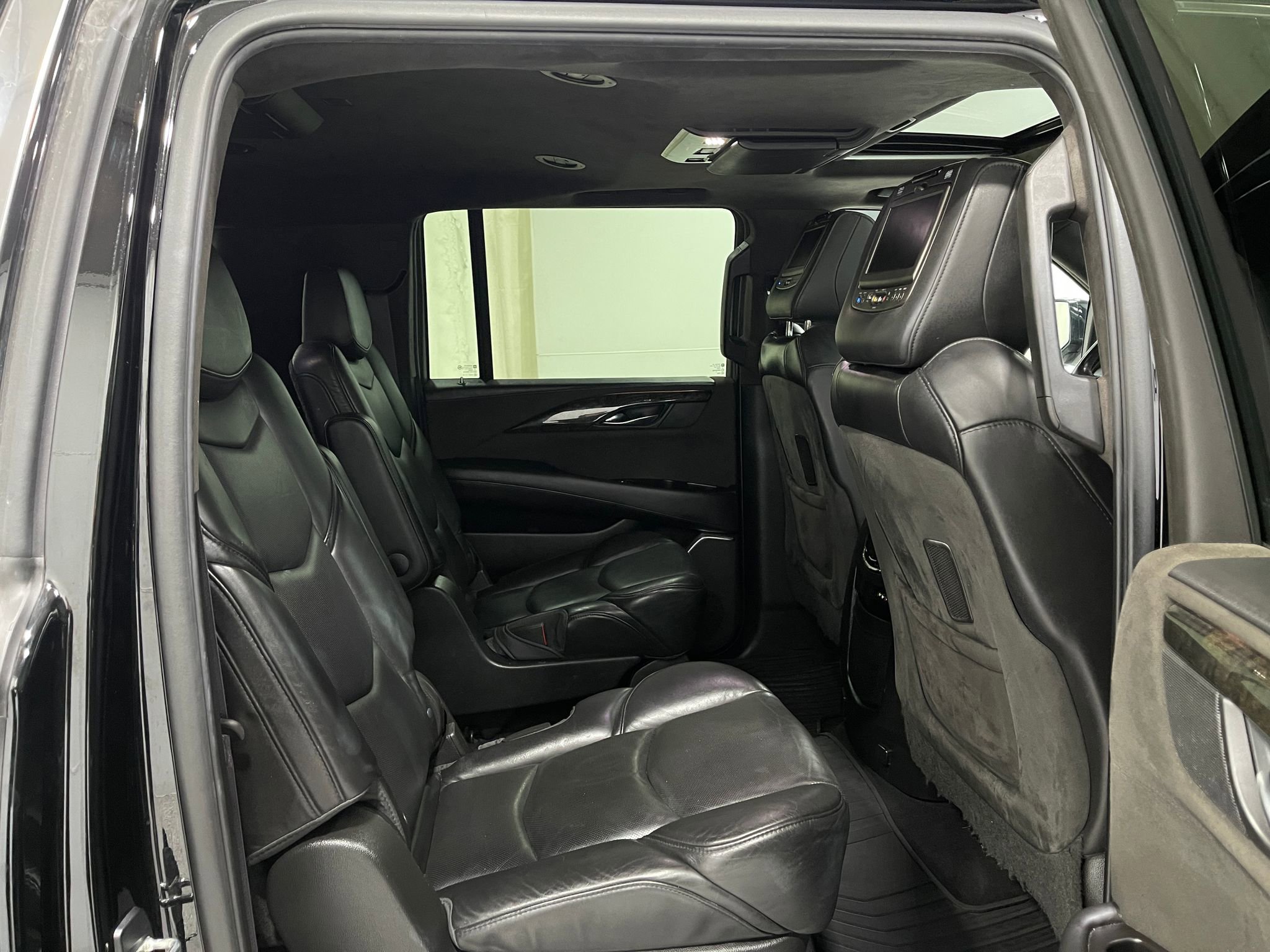 Used 2015 Cadillac Escalade ESV Platinum image 35