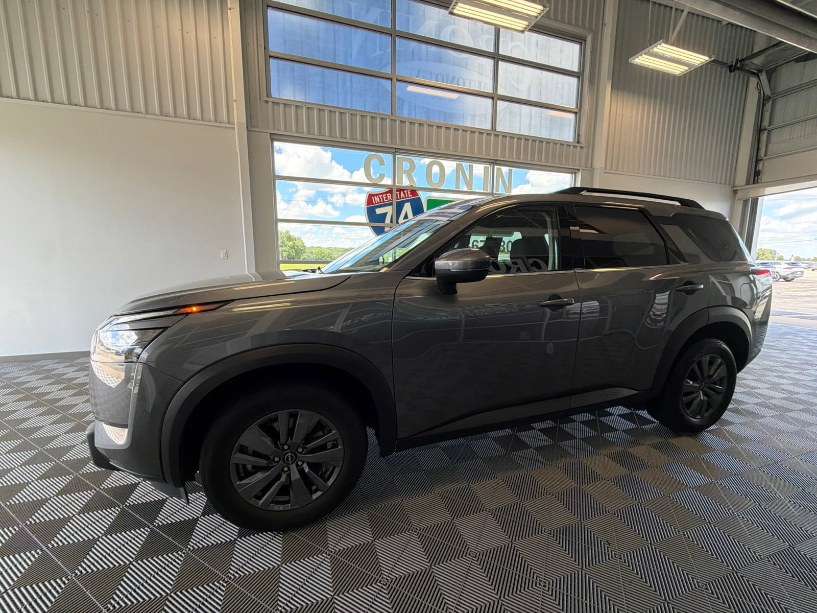 Used 2025 Nissan Pathfinder SV AWD/4WD image 3