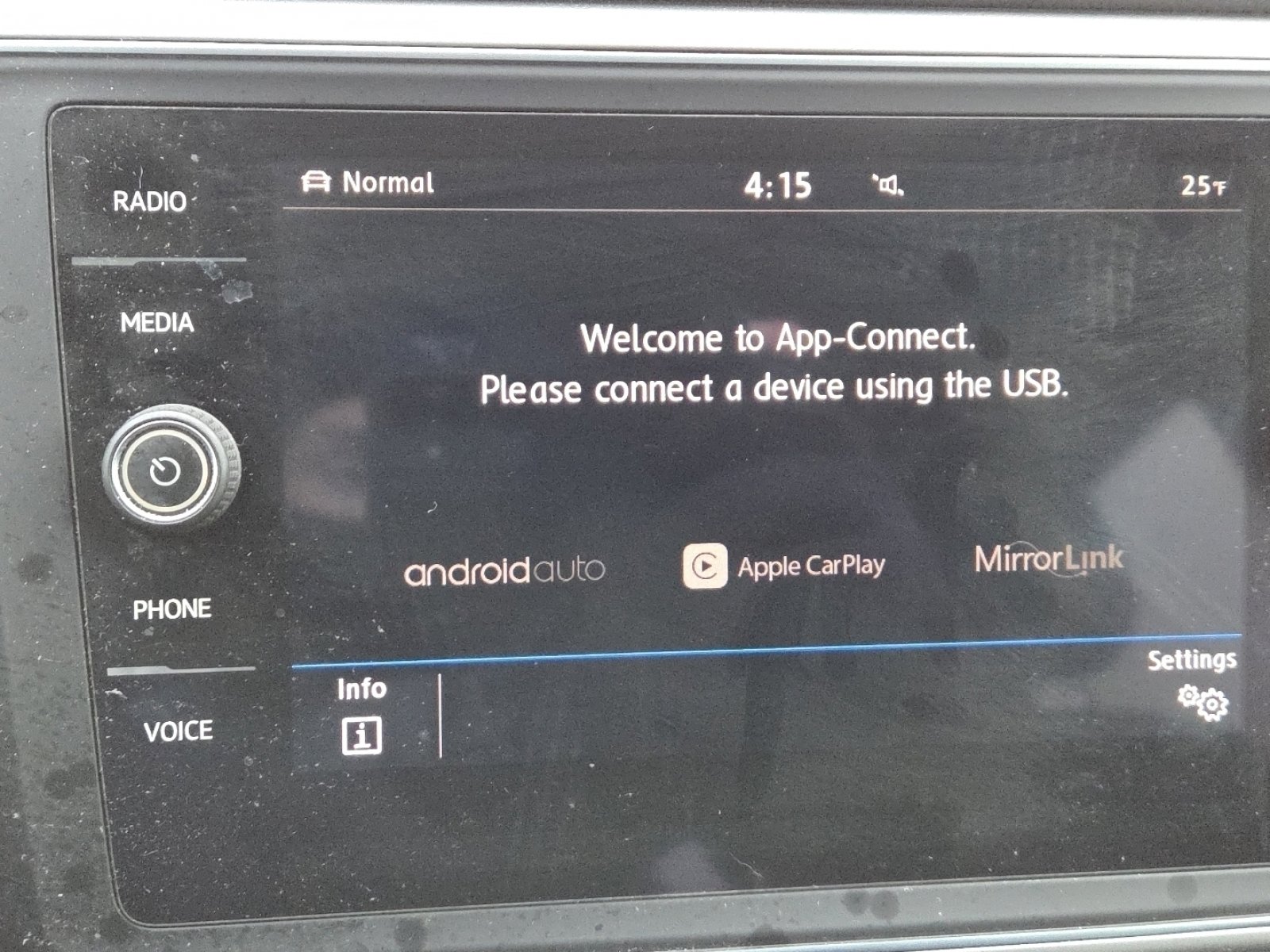 Used 2019 Volkswagen Atlas SE image 4