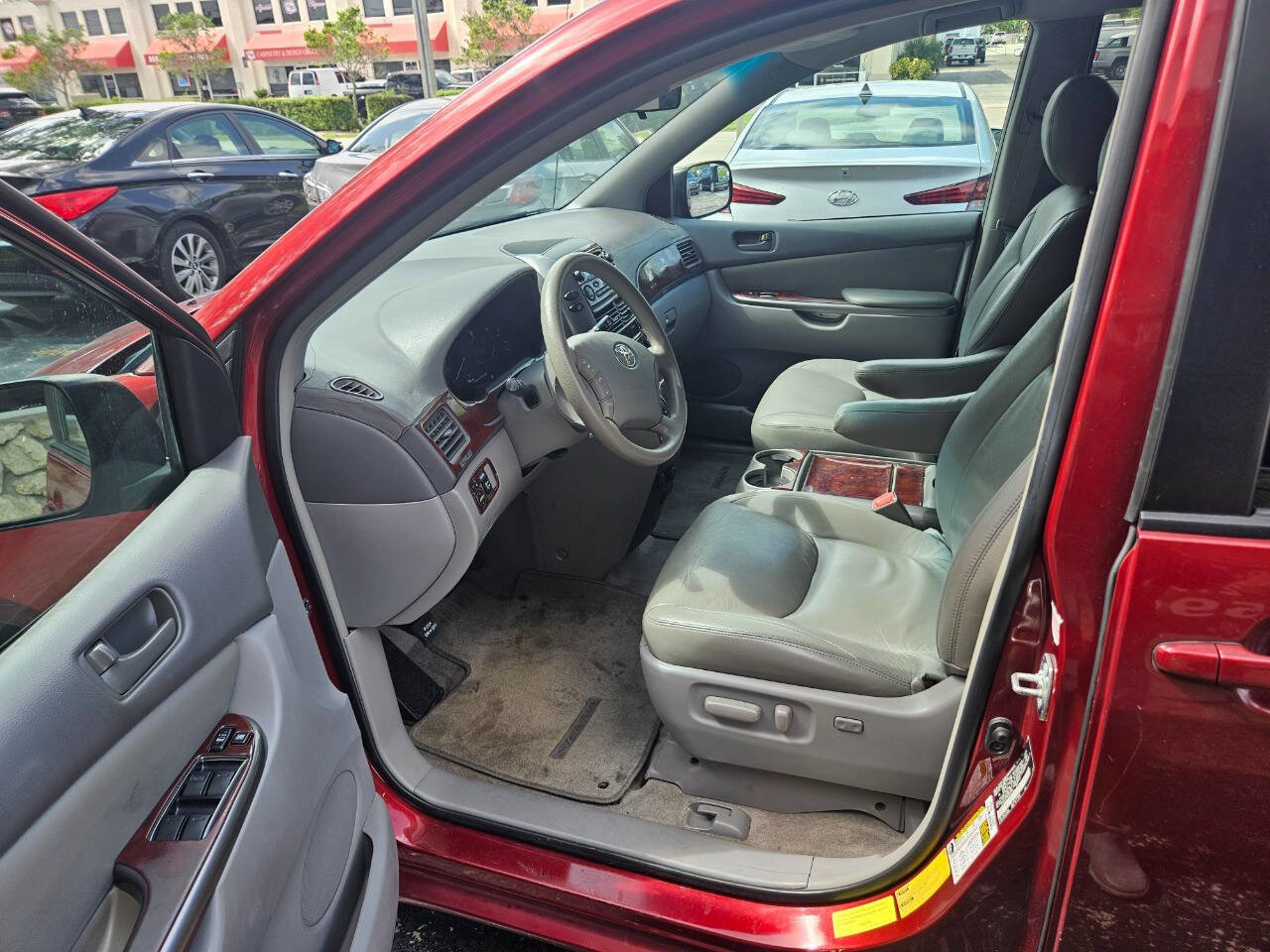 Used 2010 Toyota Sienna LE image 16