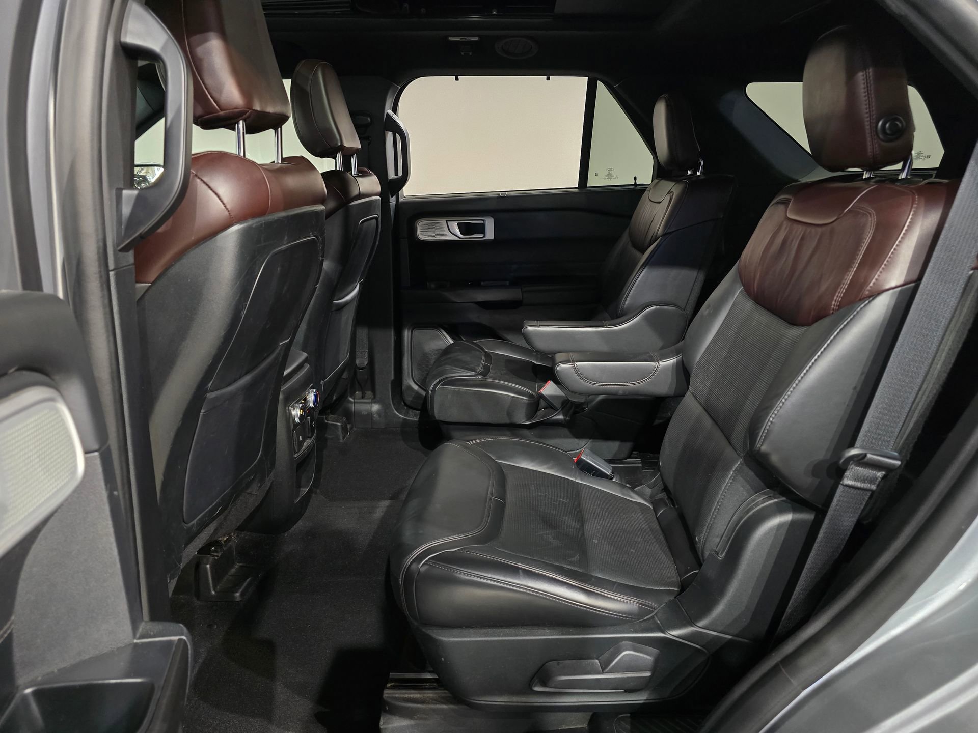 Used 2020 Ford Explorer Platinum w/ Premium Technology Package image 38