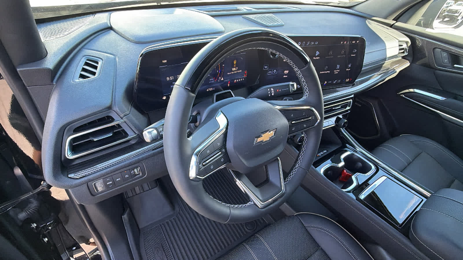 Used 2025 Chevrolet Traverse High Country w/ LPO, Floor Liner Package AWD/4WD image 10