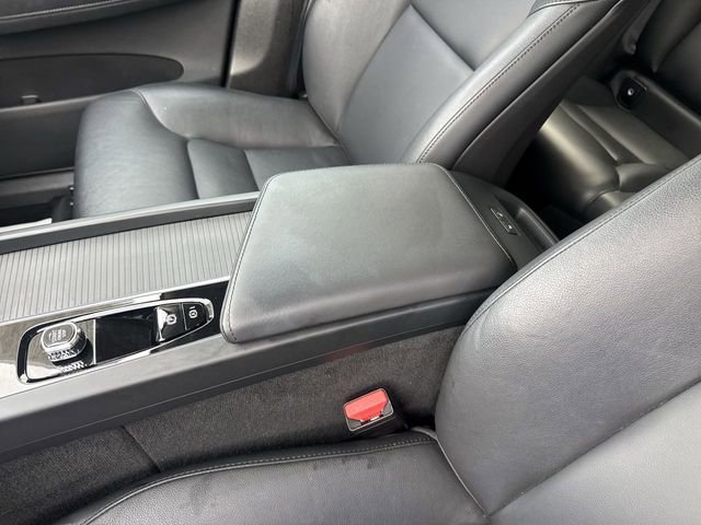 Used 2024 Volvo XC60 B5 Core w/ Protection Package Premier image 21