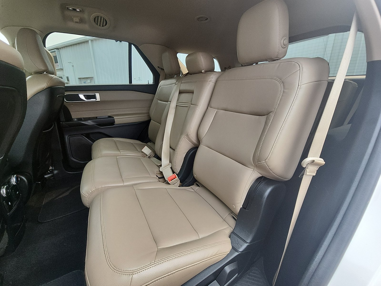 Used 2020 Ford Explorer XLT w/ Equipment Group 202A AWD/4WD image 21