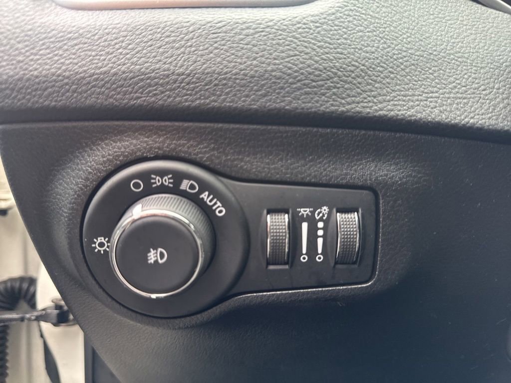 Used 2020 Jeep Compass Latitude w/ Popular Equipment Group image 20