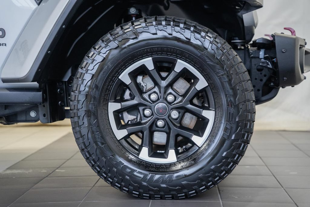 Used 2024 Jeep Gladiator Rubicon AWD/4WD image 17