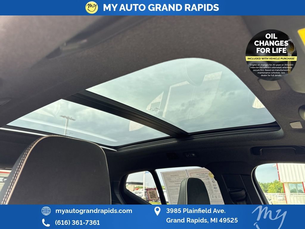 Used 2022 Volvo XC40 T5 R-Design w/ Advanced Package image 32