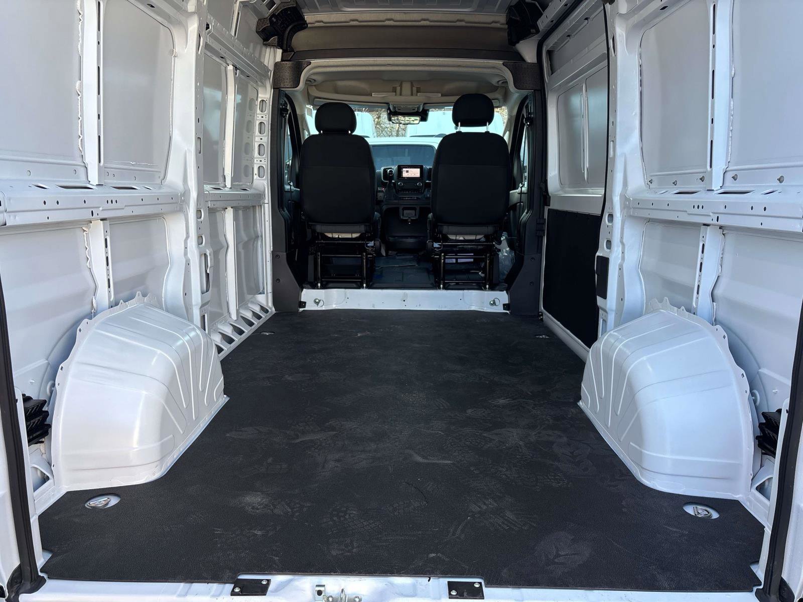 New 2025 RAM ProMaster 2500 w/ Quick Order Package 22G SLT image 4