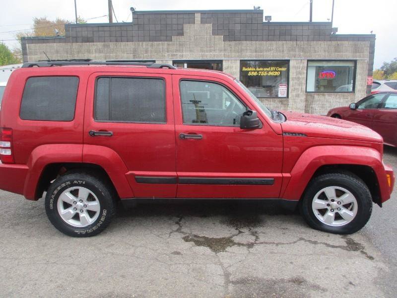 Used 2010 Jeep Liberty Sport w/ Popular Equipment Group AWD/4WD image 2