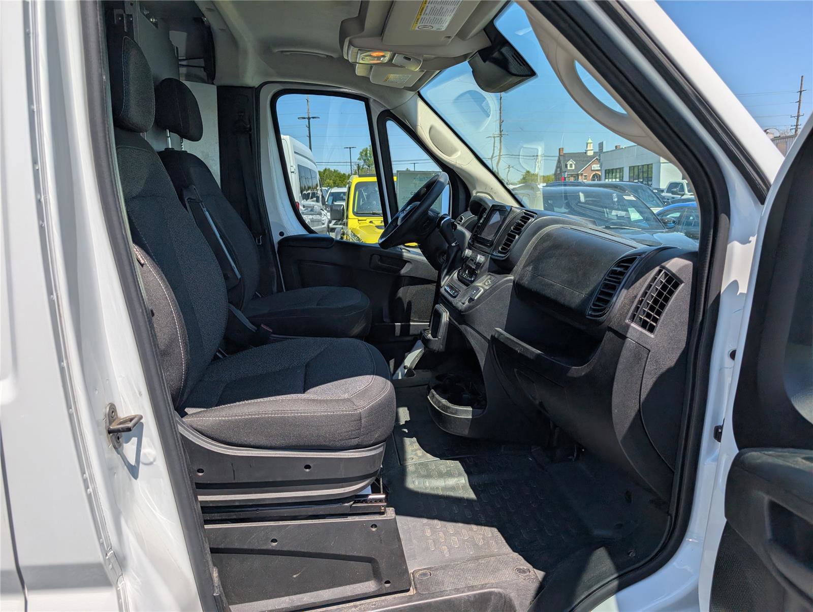Used 2023 RAM ProMaster 2500 w/ Convenience Group FWD image 9